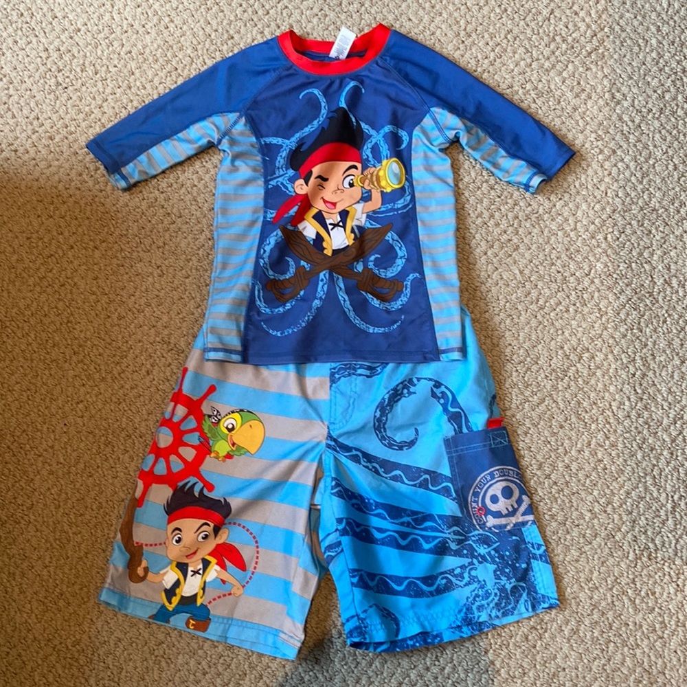 New (NWOT) Disney Jake and the Pirates Rash guard and Swim Trunk Set-Size 7/8 - Picture 1 of 11